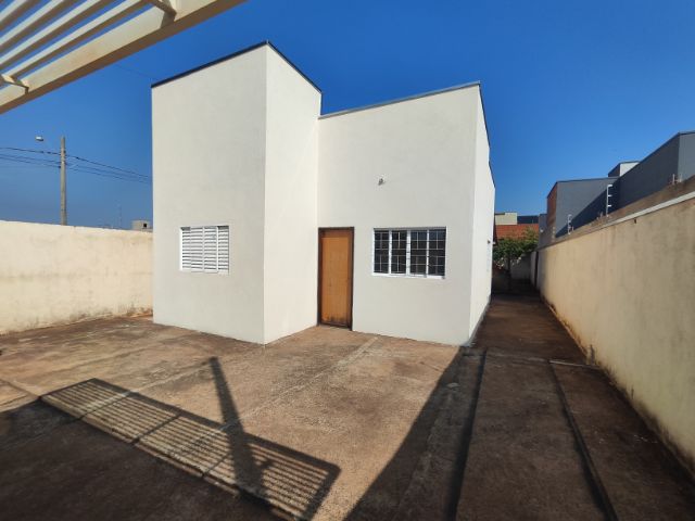 Casa 2 quartos e 1 banheiro, à venda ou para alugar, no bairro MaisParque do Lago Fernandópolis em Fernandópolis
