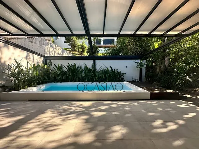 Casa com 522m² 4 quartos e 5 banheiros, à venda, no bairro Barra em Balneário Camboriú