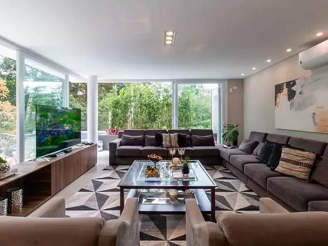 Casa com 685m² 4 quartos e 4 banheiros, à venda, no bairro São João em Curitiba