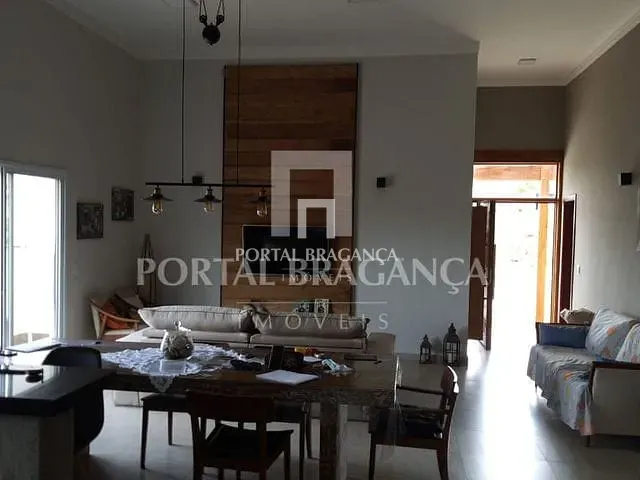 Casa com 428m² 3 quartos e 4 banheiros, à venda, no bairro Condomínio Residencial Euroville II em Bragança Paulista