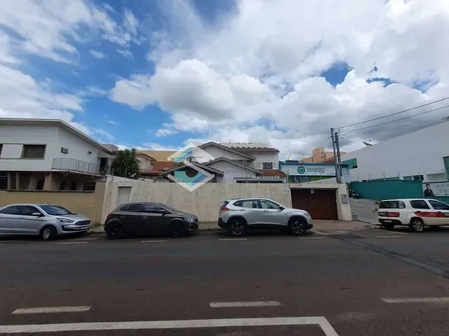 Casa com 573m², à venda, no bairro Centro em Jacarezinho