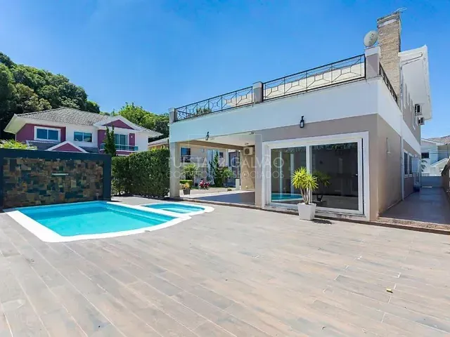 Casa com 305m² 4 quartos e 4 banheiros, à venda, no bairro Umbará em Curitiba