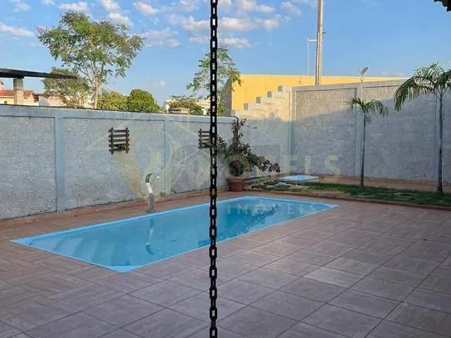 Casa 3 quartos e 4 banheiros, à venda, no bairro Parque Residencial Nova Holanda em Holambra