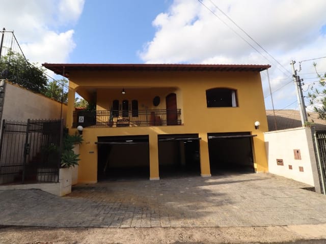 Casa 4 quartos e 3 banheiros, à venda, no bairro Bom Clima em Juiz de Fora