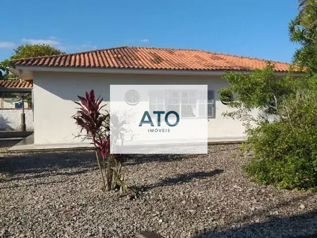 Casa com 2800m² 3 quartos e 2 banheiros, à venda, no bairro Praça em Tijucas