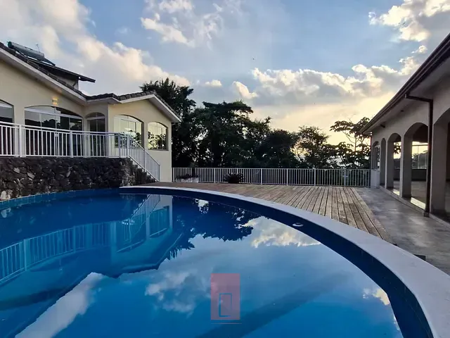 Casa 6 quartos e 6 banheiros, à venda ou para alugar, no bairro Caraguatá em Mairiporã