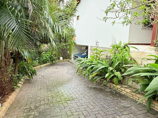 Casa 3 quartos e 2 banheiros, para alugar, no bairro Pantanal em Florianópolis