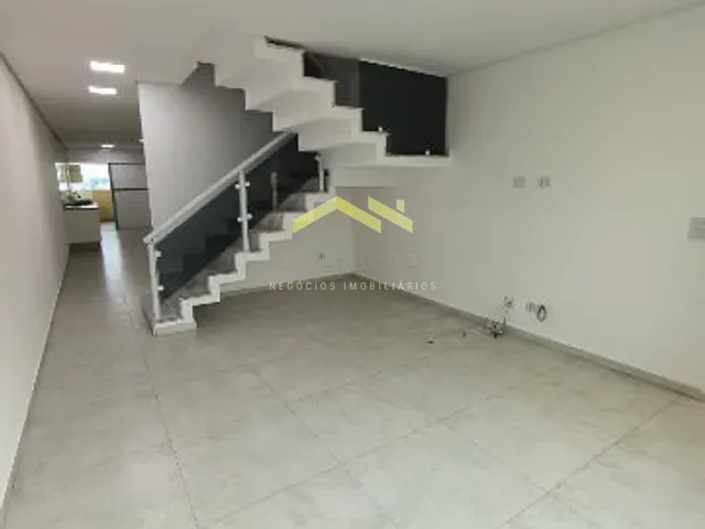 Casa com 438m² 4 quartos e 5 banheiros, para alugar, no bairro Parque Oratório em Santo André