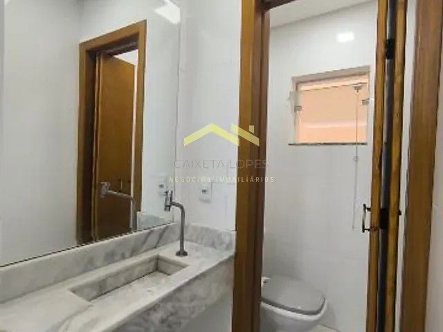 Casa com 438m² 4 quartos e 5 banheiros, para alugar, no bairro Parque Oratório em Santo André