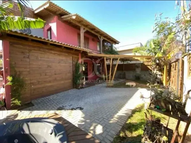 Casa com 225m² 2 quartos e 2 banheiros, à venda, no bairro Novo Campeche em Florianópolis