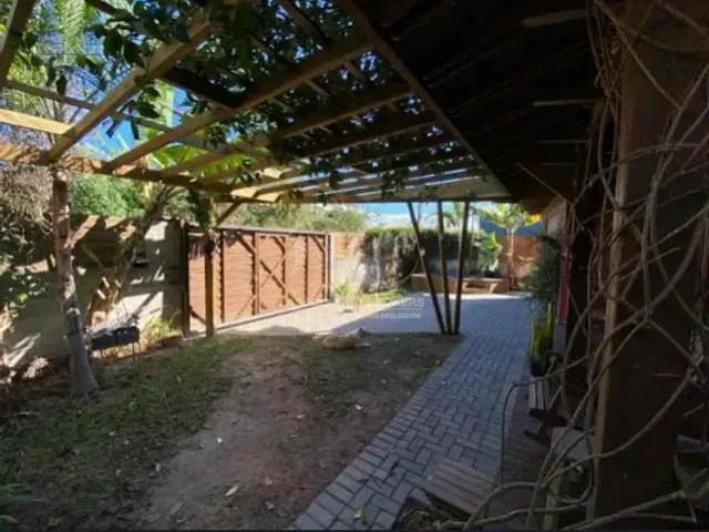 Casa com 225m² 2 quartos e 2 banheiros, à venda, no bairro Novo Campeche em Florianópolis