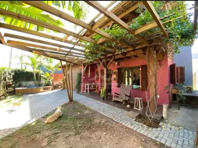 Casa com 225m² 2 quartos e 2 banheiros, à venda, no bairro Novo Campeche em Florianópolis