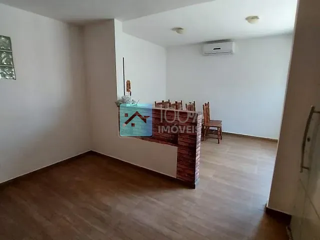Casa com 100m² 3 quartos e 1 banheiro, à venda, no bairro Parque Industrial em São José dos Campos