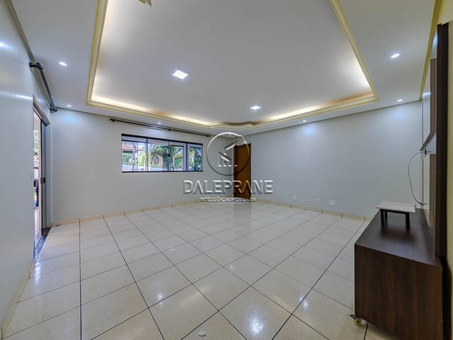 Casa com 500m² 4 quartos e 3 banheiros, à venda, no bairro Setor Habitacional Arniqueira (Águas Claras) em Brasília