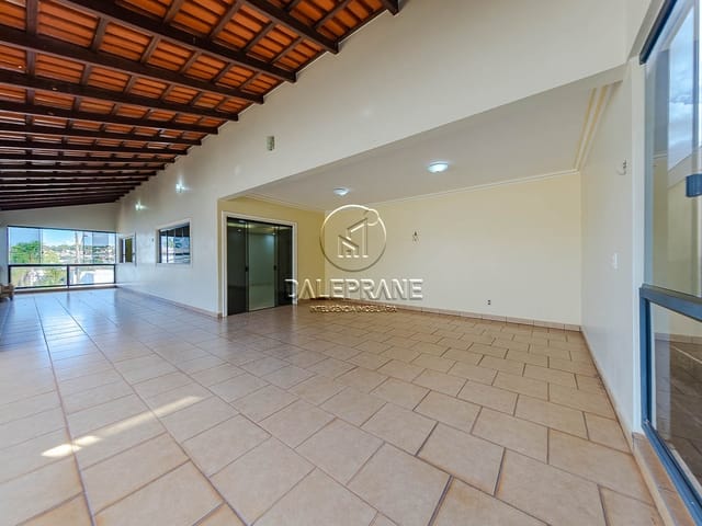 Casa com 500m² 4 quartos e 3 banheiros, à venda, no bairro Setor Habitacional Arniqueira (Águas Claras) em Brasília