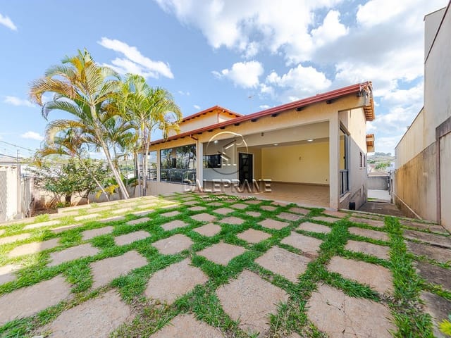 Casa com 500m² 4 quartos e 3 banheiros, à venda, no bairro Setor Habitacional Arniqueira (Águas Claras) em Brasília
