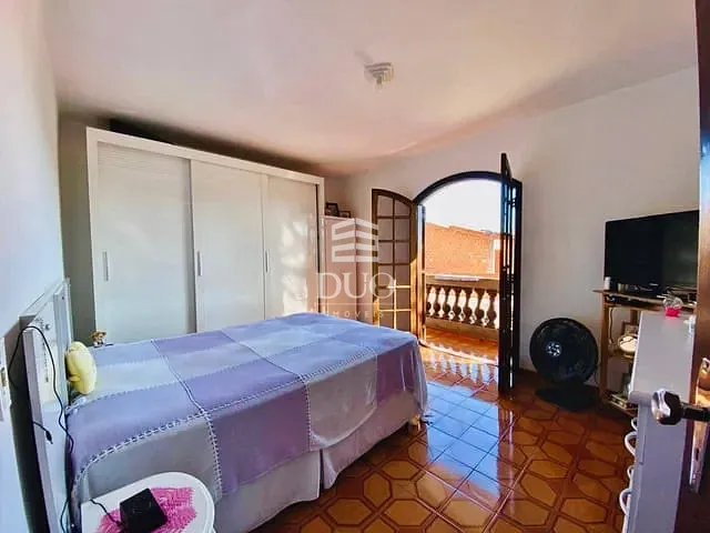 Casa com 500m² 6 quartos e 3 banheiros, à venda, no bairro Quitaúna em Osasco