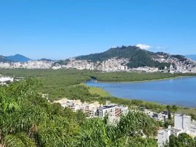 Casa 6 quartos e 7 banheiros, à venda, no bairro João Paulo em Florianópolis