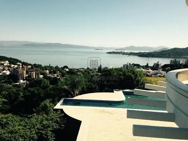 Casa 6 quartos e 7 banheiros, à venda, no bairro João Paulo em Florianópolis