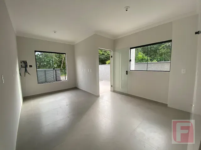 Casa 2 quartos e 1 banheiro, à venda, no bairro Centro em Itapoá