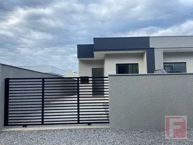 Casa 2 quartos e 1 banheiro, à venda, no bairro Centro em Itapoá