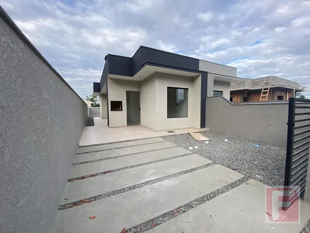 Casa 2 quartos e 1 banheiro, à venda, no bairro Centro em Itapoá