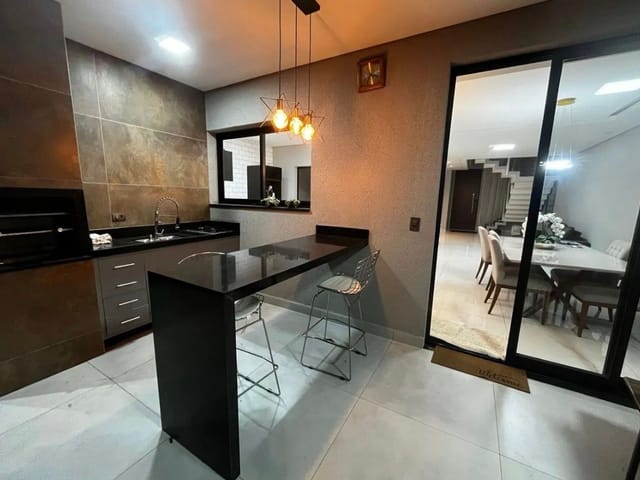 Casa com 260m² 4 quartos e 4 banheiros, à venda, no bairro Urbanova em São José dos Campos