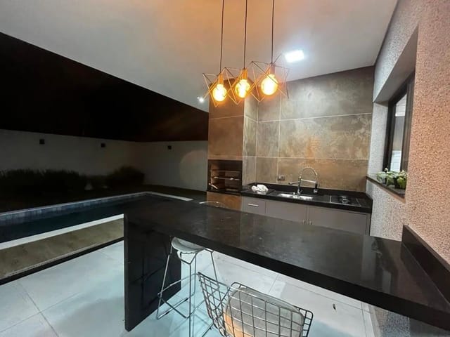 Casa com 260m² 4 quartos e 4 banheiros, à venda, no bairro Urbanova em São José dos Campos