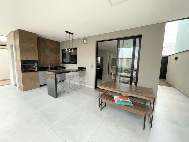 Casa com 260m² 4 quartos e 4 banheiros, à venda, no bairro Urbanova em São José dos Campos