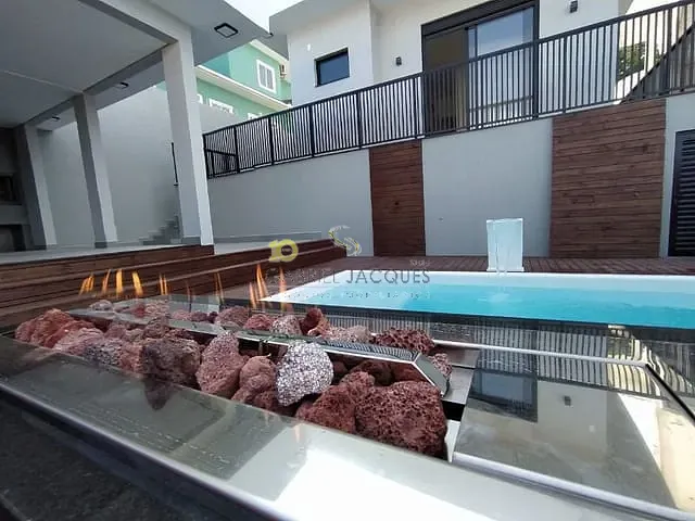 Casa com 389m² 3 quartos e 3 banheiros, à venda, no bairro Cidade Universitária Pedra Branca em Palhoça