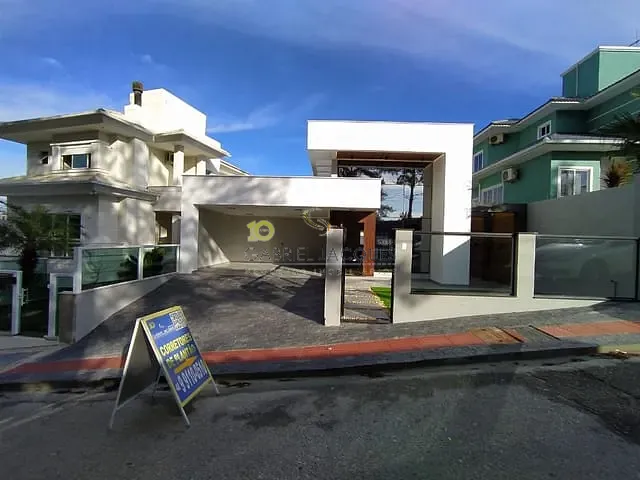 Casa com 389m² 3 quartos e 3 banheiros, à venda, no bairro Cidade Universitária Pedra Branca em Palhoça