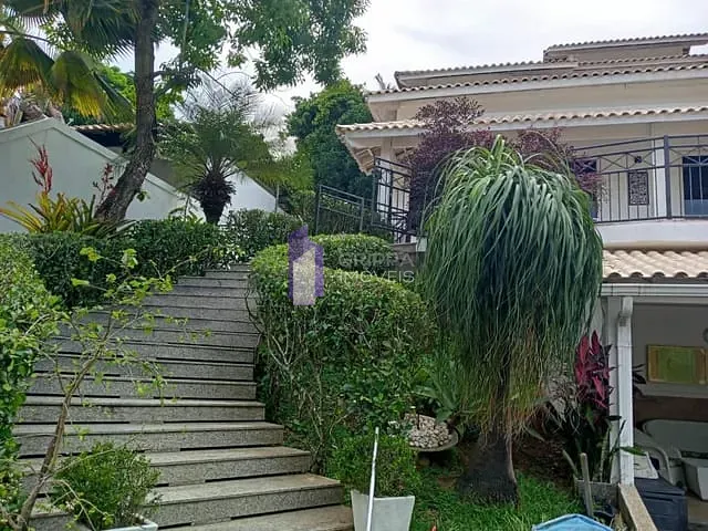 Casa com 550m² 4 quartos e 5 banheiros, à venda, no bairro Maria Paula em Niterói
