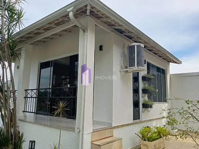 Casa com 550m² 4 quartos e 5 banheiros, à venda, no bairro Maria Paula em Niterói