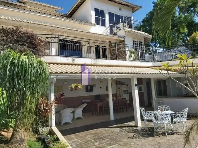 Casa com 550m² 4 quartos e 5 banheiros, à venda, no bairro Maria Paula em Niterói