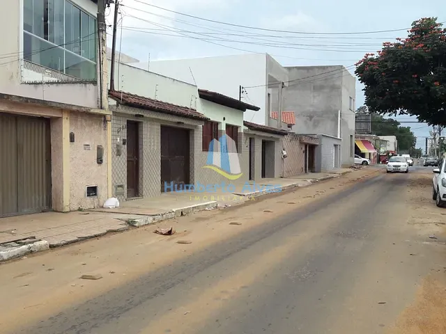Casa com 360m² 3 quartos e 1 banheiro, à venda, no bairro Alto Maron em Vitória da Conquista