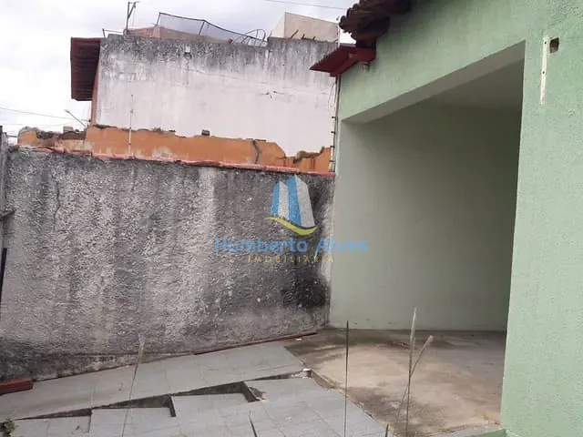 Casa com 360m² 3 quartos e 1 banheiro, à venda, no bairro Alto Maron em Vitória da Conquista