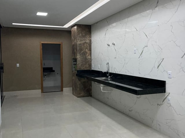 Casa com 210m² 3 quartos e 3 banheiros, à venda, no bairro Jardim Atlântico em Goiânia