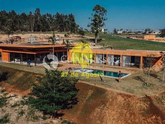 Casa com 1500m² 5 quartos e 5 banheiros, à venda ou para alugar, no bairro Condomínio Terras de São José em Itu