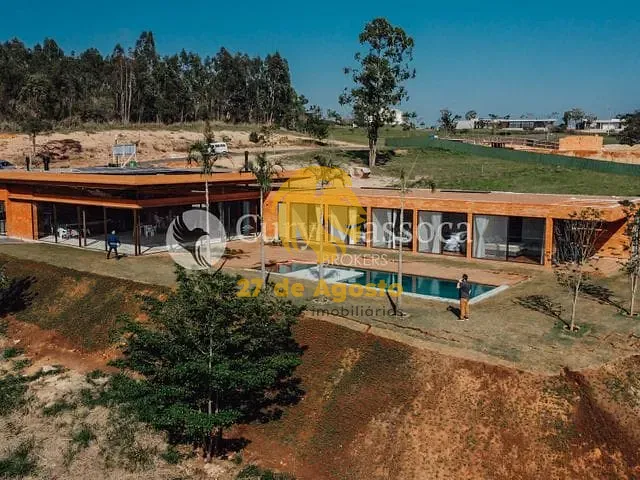 Casa com 1500m² 5 quartos e 5 banheiros, à venda ou para alugar, no bairro Condomínio Terras de São José em Itu