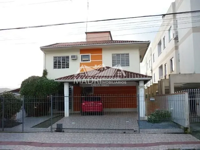 Casa com 482m², à venda, no bairro Forquilhas em São José