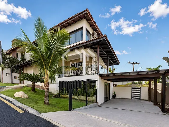 Casa com 500m² 4 quartos e 7 banheiros, à venda, no bairro Ariribá em Balneário Camboriú