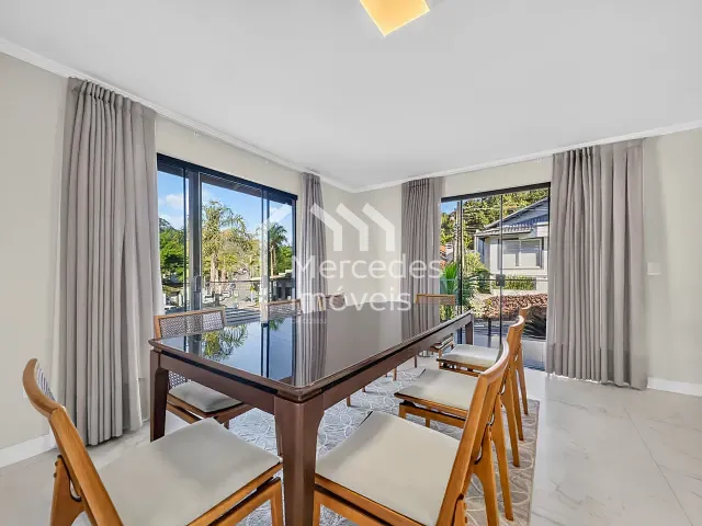 Casa com 500m² 4 quartos e 7 banheiros, à venda, no bairro Ariribá em Balneário Camboriú