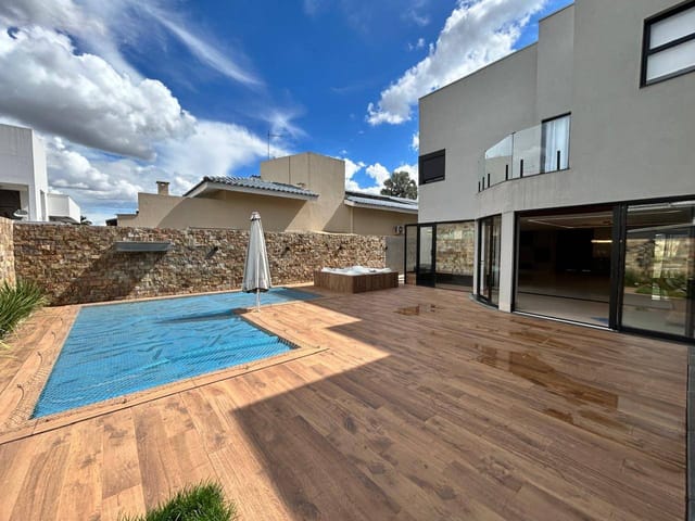Casa com 494m² 4 quartos e 6 banheiros, à venda, no bairro Residencial Granville em Goiânia