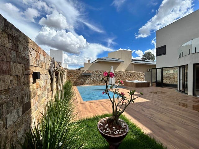 Casa com 494m² 4 quartos e 6 banheiros, à venda, no bairro Residencial Granville em Goiânia