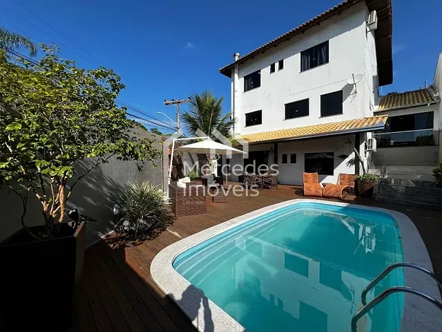 Casa com 500m² 4 quartos e 7 banheiros, à venda, no bairro Ariribá em Balneário Camboriú