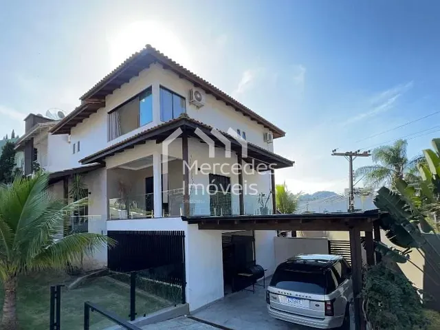 Casa com 500m² 4 quartos e 7 banheiros, à venda, no bairro Ariribá em Balneário Camboriú