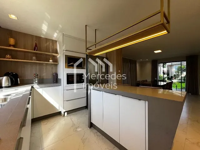 Casa com 500m² 4 quartos e 7 banheiros, à venda, no bairro Ariribá em Balneário Camboriú