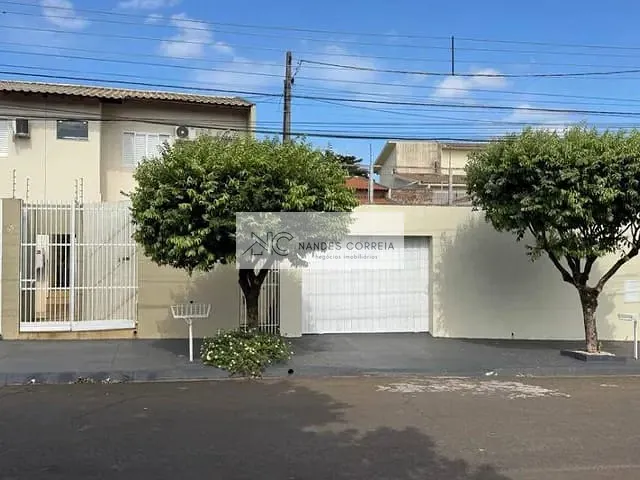 Casa 5 quartos e 4 banheiros, à venda, no bairro Shangri-lá em Londrina