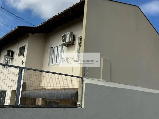 Casa 5 quartos e 4 banheiros, à venda, no bairro Shangri-lá em Londrina