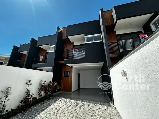 Casa com 152m² 3 quartos e 3 banheiros, à venda, no bairro CENTRO em Balneário Barra do Sul